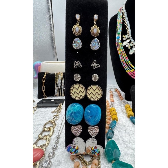 Small White Multicolored Unicorn Planter With New Preowned Mixed Costume Jewelry - Picture 14 of 16